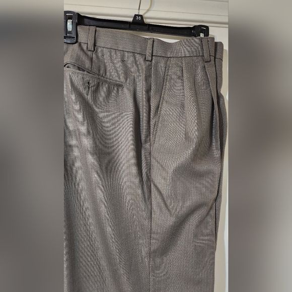 Men Van Heusen Size 34x32 Gray Slacks! I love offers! - Picture 5 of 5